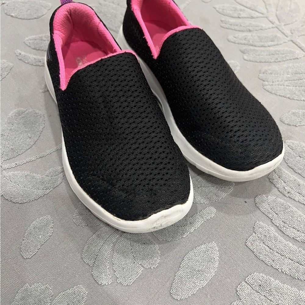 Skechers Childrens Skechers GOwalk Joy Slip On Sneakers Girls Size Us 11